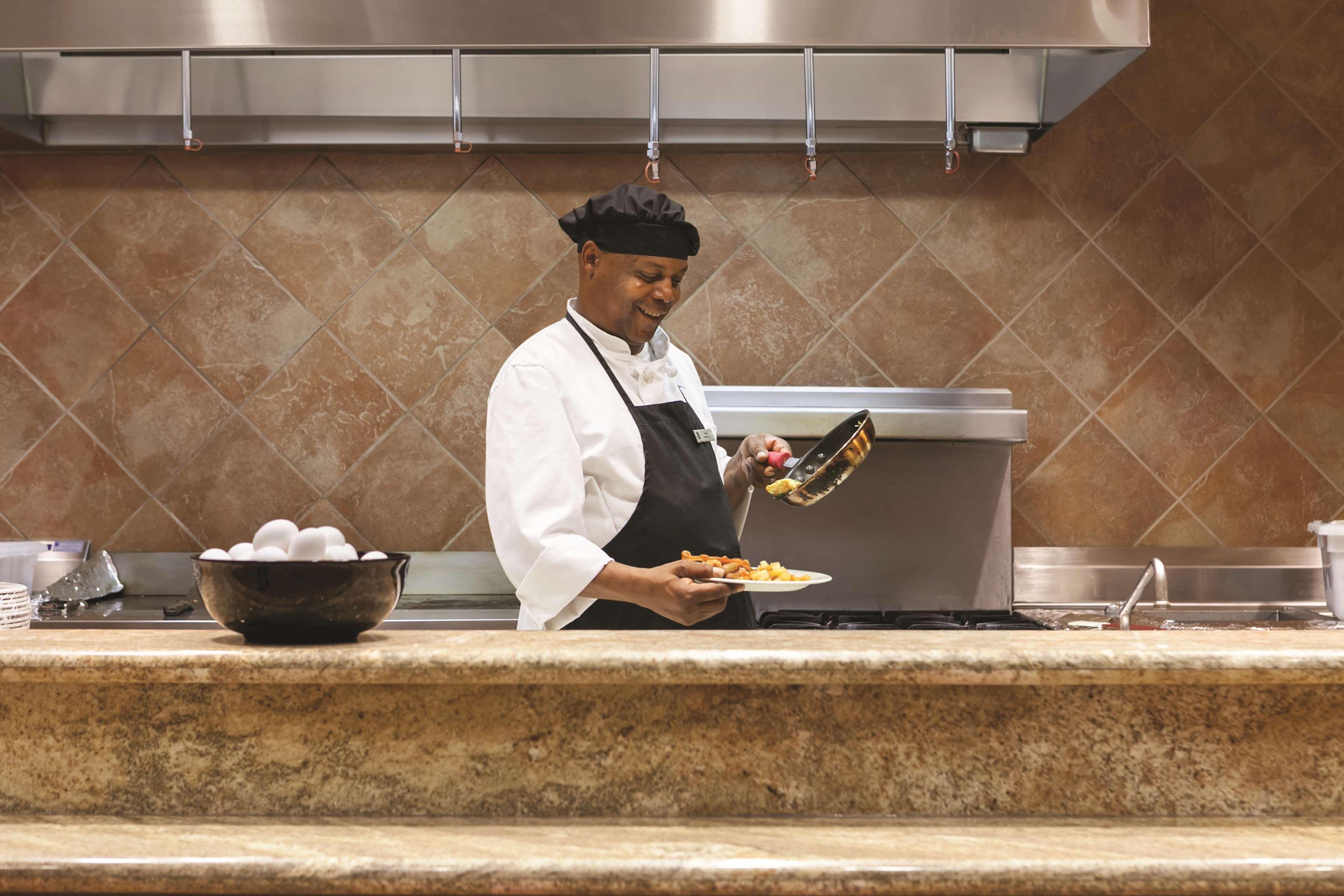 Embassy Suites Omaha- La Vista/ Hotel & Conference Center Restaurant bilde